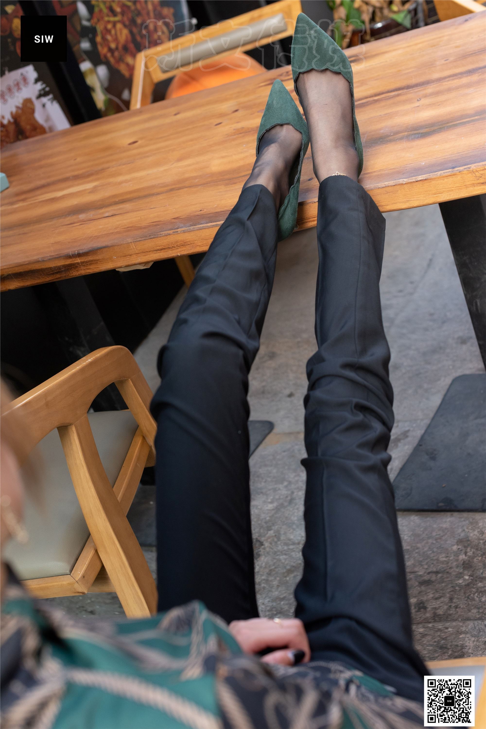 SIW斯文传媒 063 欧版翠绿印花高领长袖打底衫 - 新芳